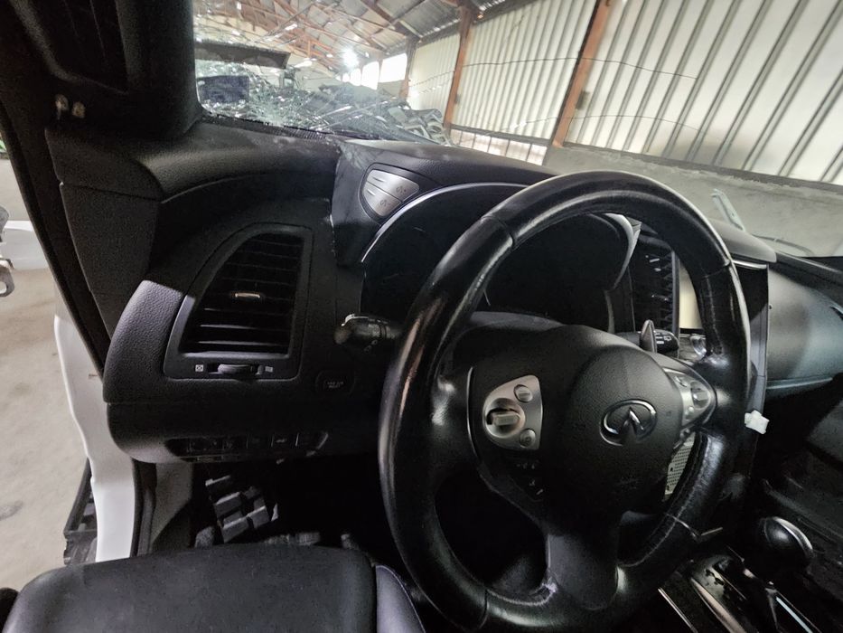 Табло за Infiniti QX70s