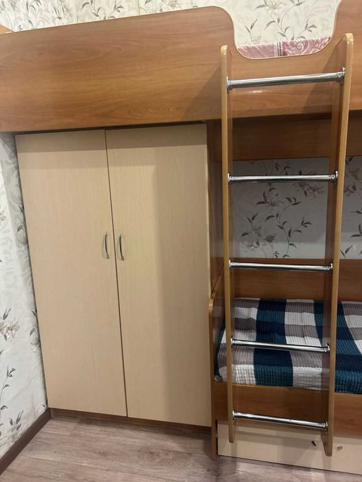 Продам двухъярусную кровать