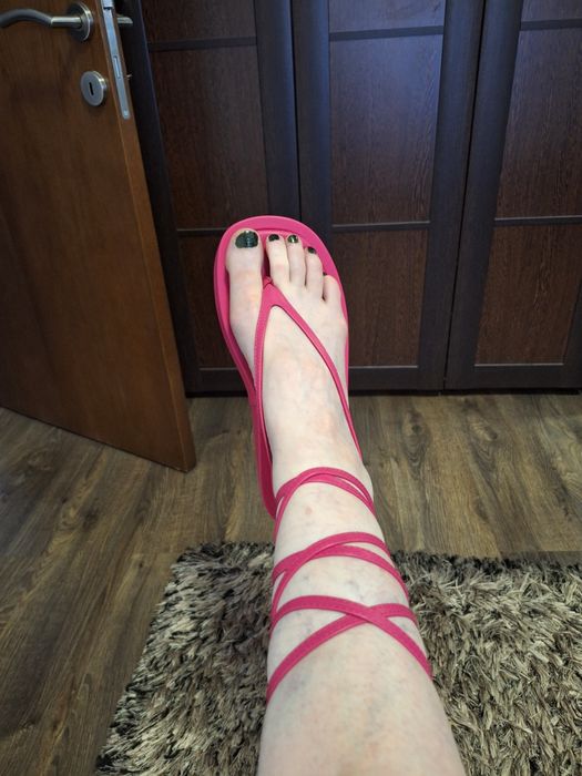 Vând sandale Public Desire