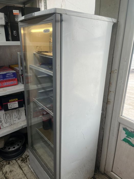 Продам витринный холодильник