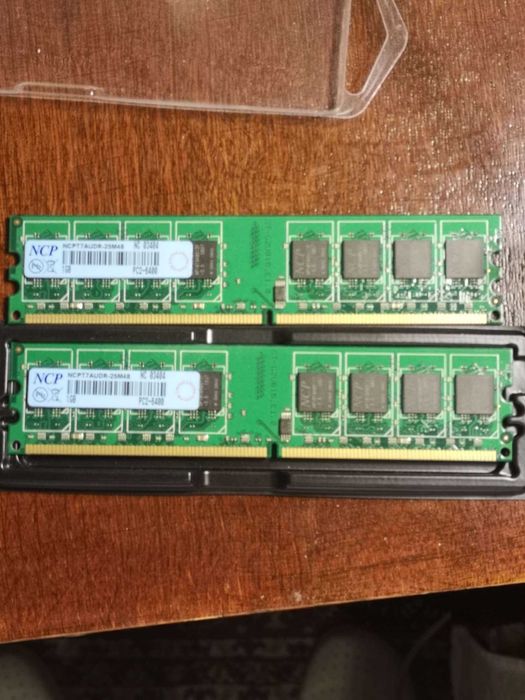 RAM  1 GB - 800Mhz DDR2, RAM Kingmax 256MB DDR1 400MHz PC3200