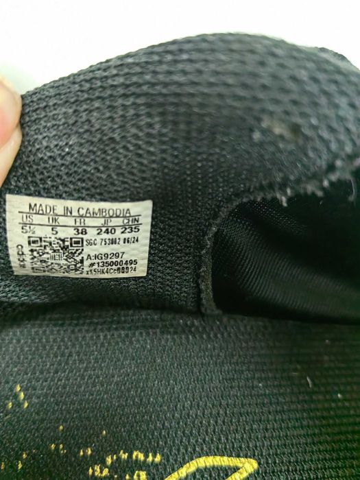 Футболни обувки Адидас