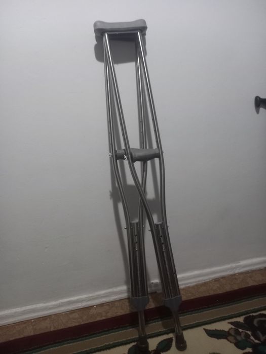 Подмышечные костыли