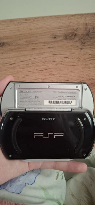 PSP GO (PSP N1000)