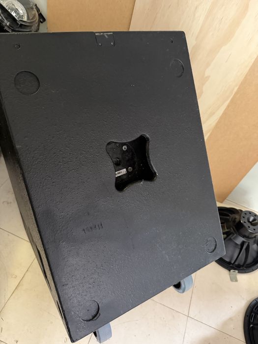 Subwooferi 2 x 15” cu B&C15NBX100 sau RCFLF15N401
