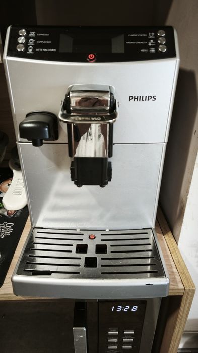 Кафе автомат Philips Saeco EP4050