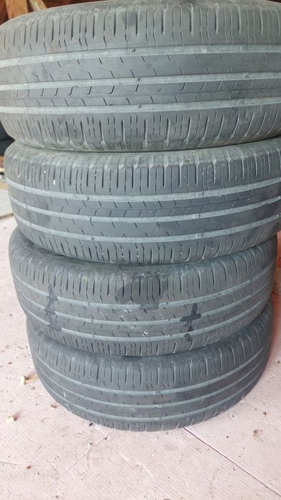 Vând anvelope r15