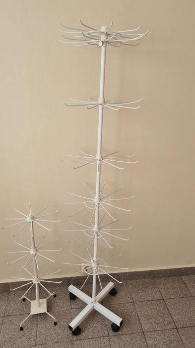 Стелаж     въртящ