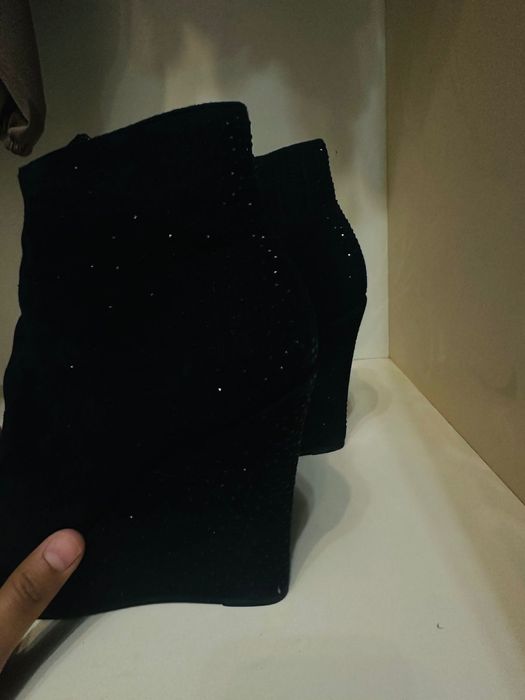 Женские ботильоны со стразами,в хорошем состоянии 37разм.Срочно продам