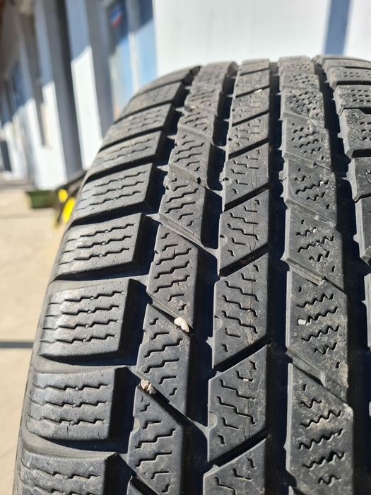 2 бр. зимни гуми 235/65/17 Continental DOT 3711 5 mm