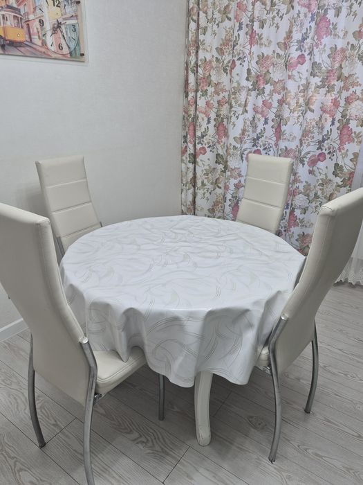Продам стол и стулья