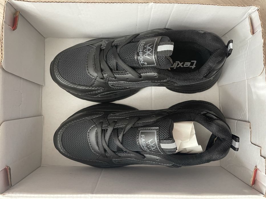 Черни маратонки за спорт и ежедневие