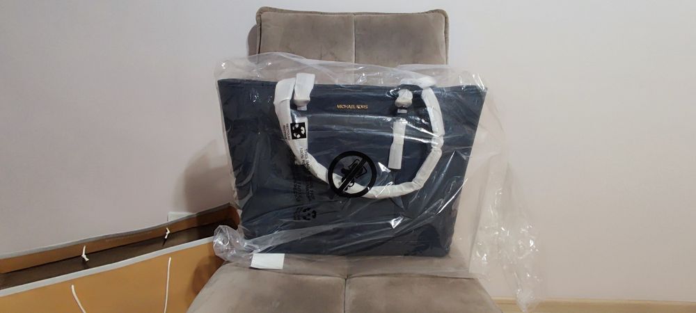 Продавам Оригинална чанта Michael Kors