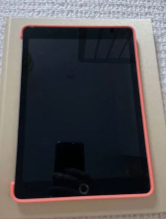iPad Pro 9.7 inch с оригинален калъф