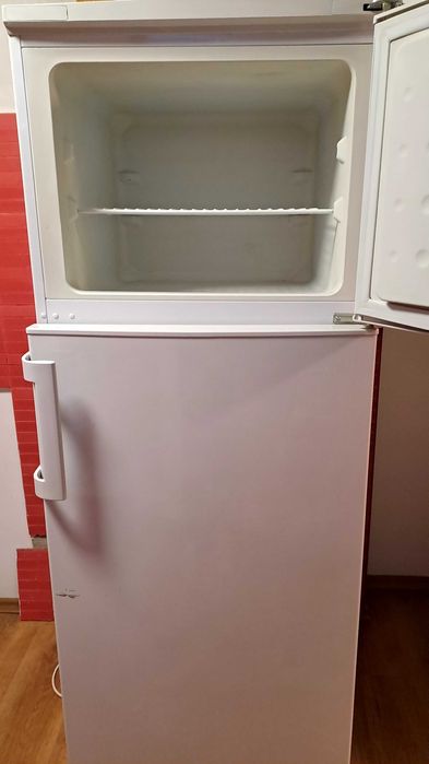 Vanzare Frigider Arctic și scaun birou Steelcase