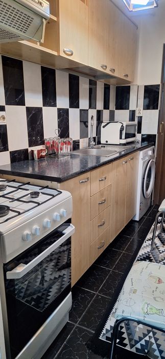 Închiriez garsoniera