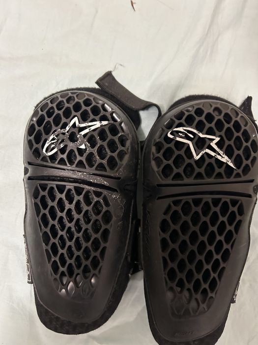 Alpinestars ризница и наколенки
