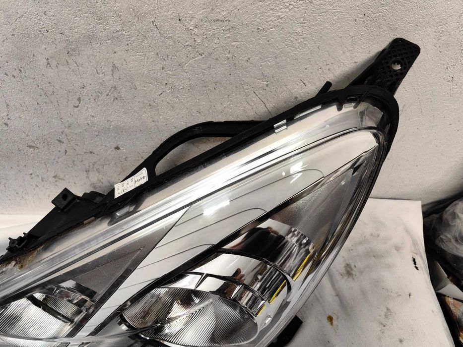 Фар Ситроен  Citroen DS3