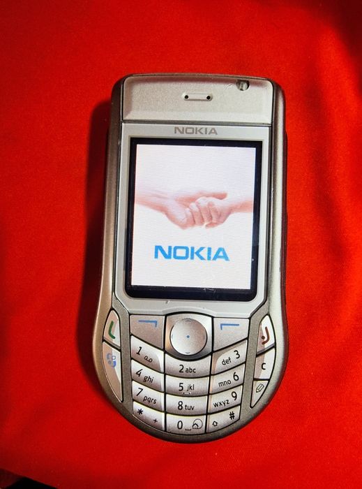 Nokia 6630 + căști originale sigilate ( decodat, aproape impecabil)