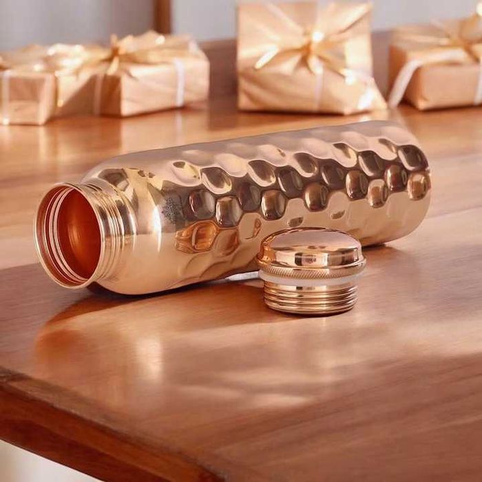 Нова медна бутилка, 100% чист мед, Голям капацитет от 950ml, Diamond pattern релефен дизайн, Медна капачка с херметично затваряне, Внос от Индия