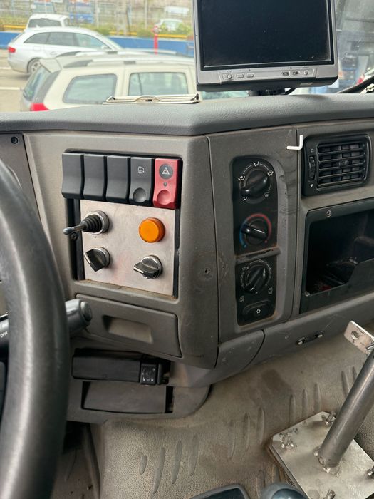 Vând autobasculanta Renault Premium