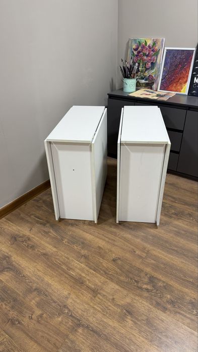 Продаются 2 стола книжка