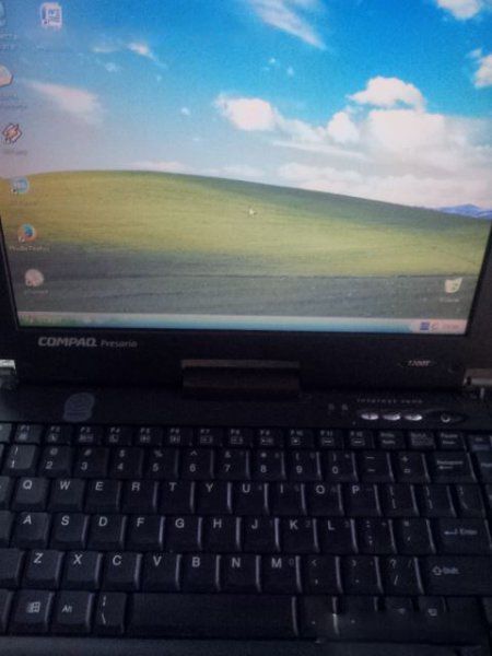 Продавам лаптоп Compaq Presario 1200T. Може и бартер