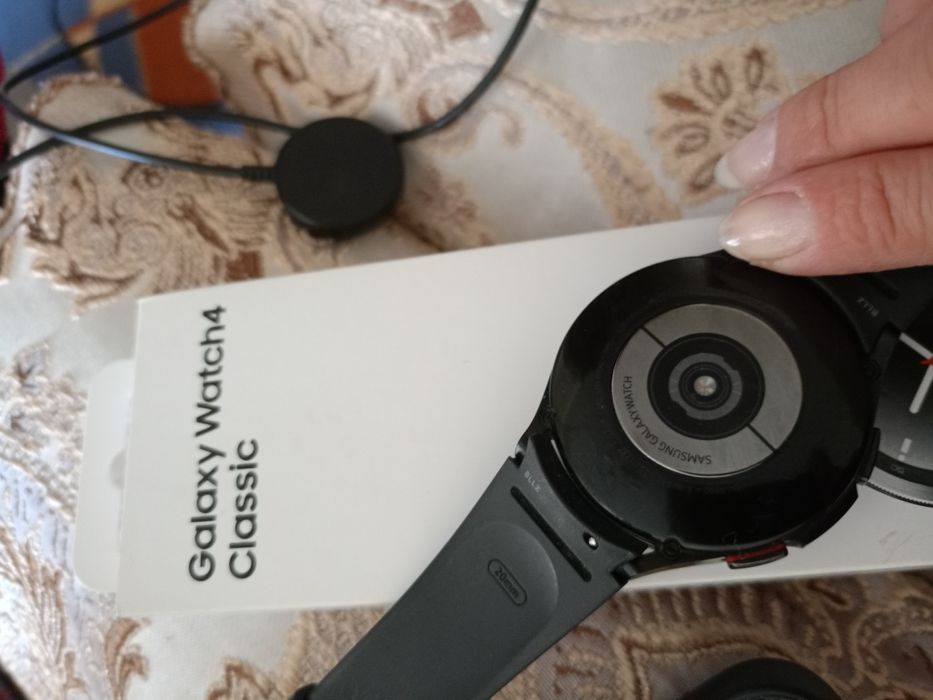 Продам Самсунг Галакси 4 классик часы