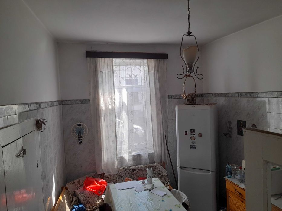 Vand apartament 2 camere la curte comună zonă centrală Arad