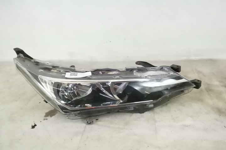 Десен фар Лед Оригинален в добро състояние Toyota Корола / Toyota Coro