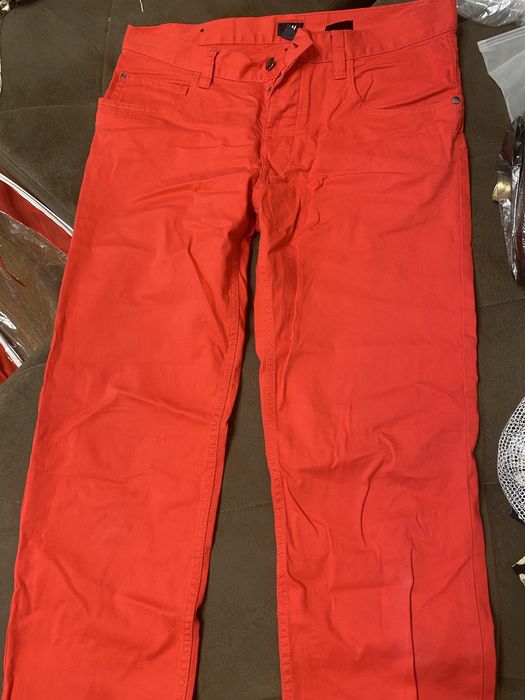 Красные джинсы для девушек