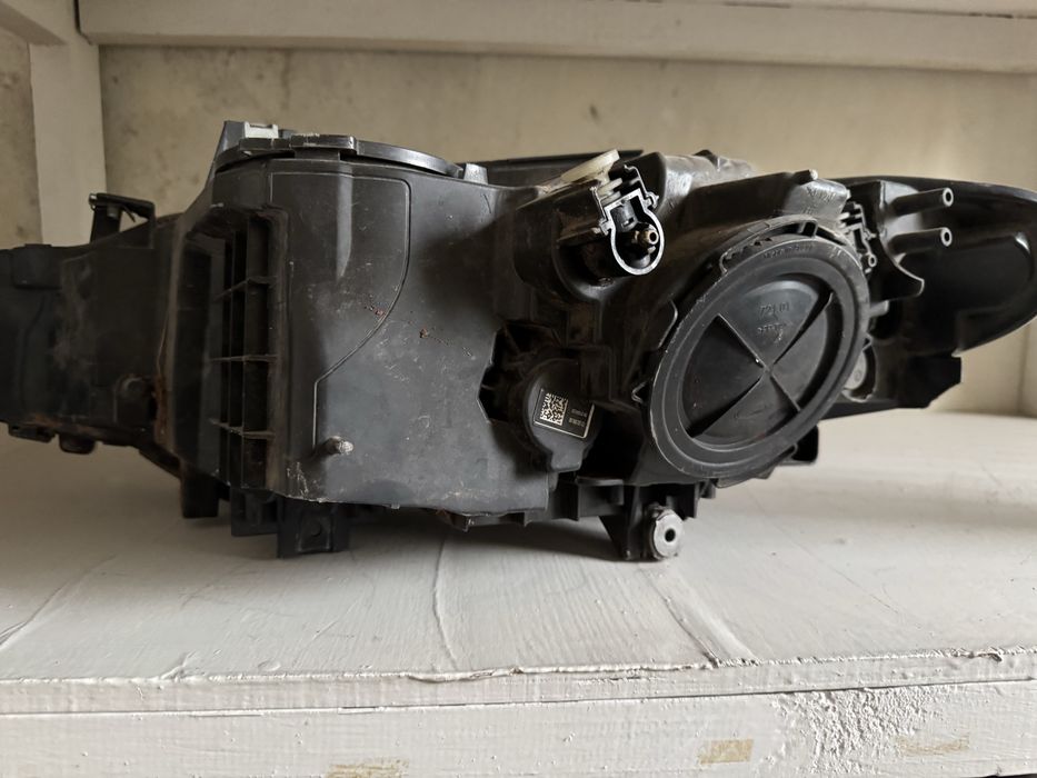 Десен фар за бмв ф30