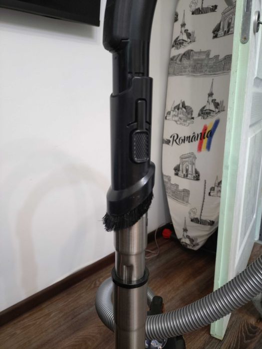 Aspirator cu fir Rowenta Compact Power Cyclonic