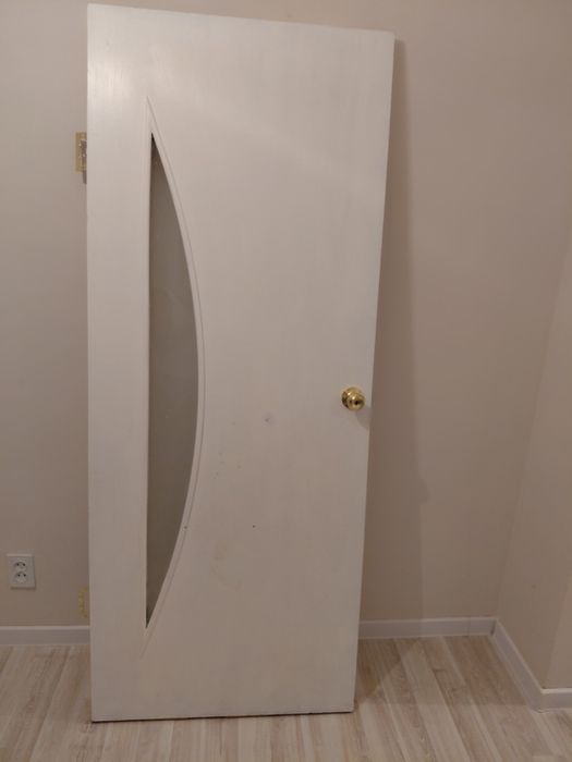 Двери межкомнатные б/у.