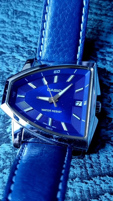 Часы Casio, редкая треугольная форма