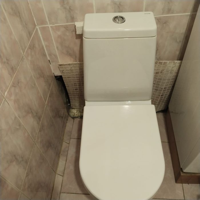 Унитаз обычный  продам с бочком