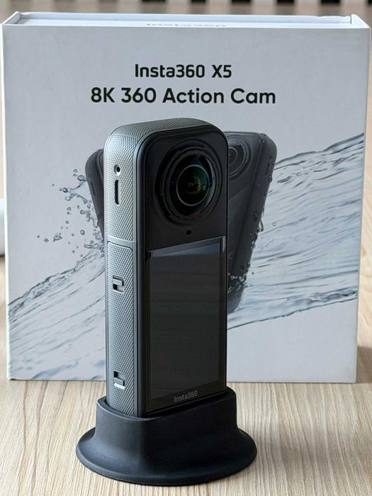 Insta360 X5 + card 256GB, Selfie Stick, protectie camera + alte accesorii