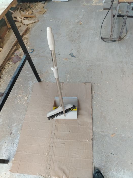 Совок с метлой из пластика