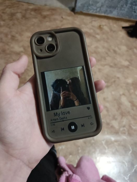 Продам iPhone 13