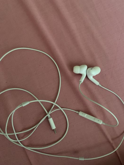 Casti cu fir noi USB-C
