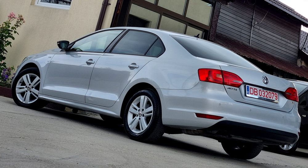 VOLKSWAGEN Jetta 2013 — imagine 3