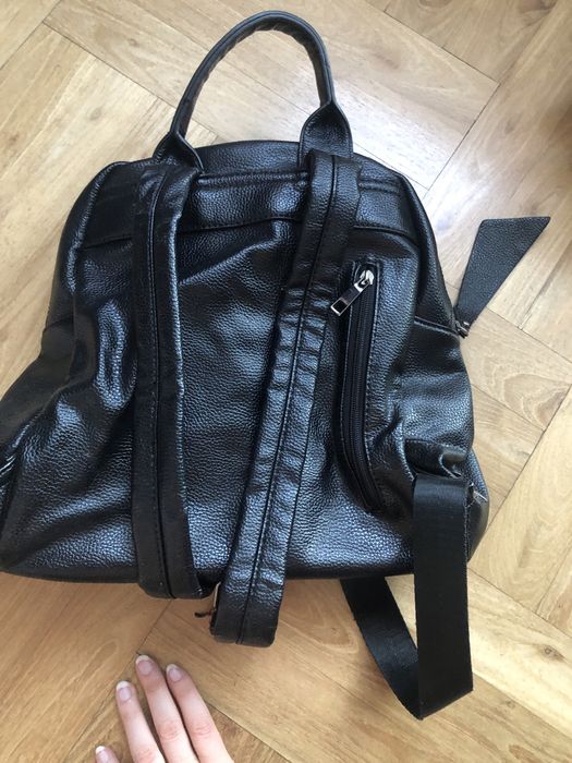 Дамска черна раница от естествена кожа