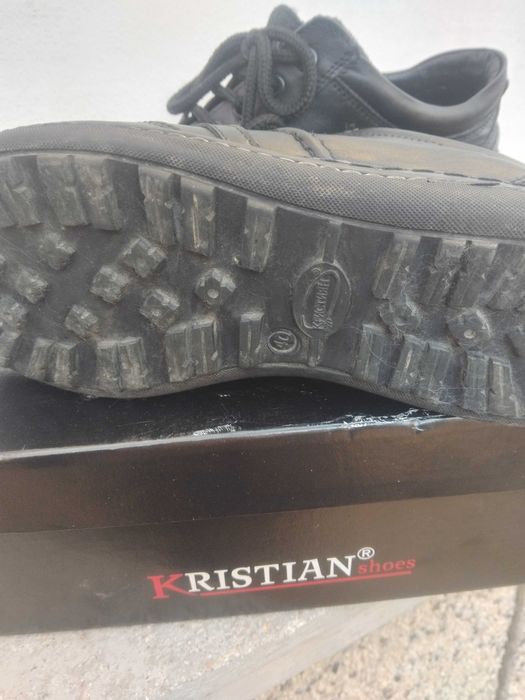 Продавам обувки от естествена кожа