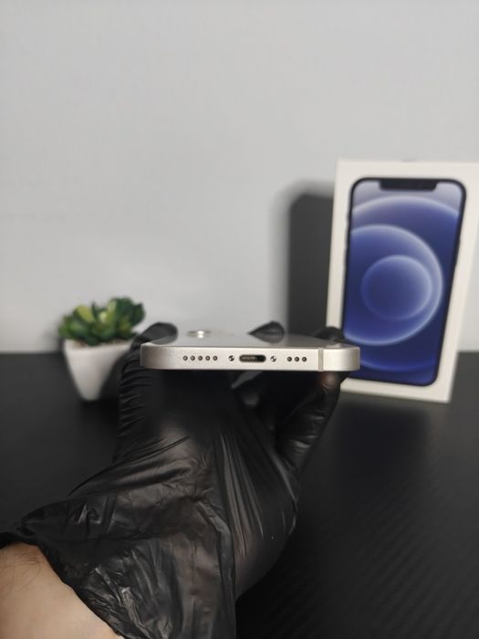 iPhone 12, Silver - în condiție foarte bună!