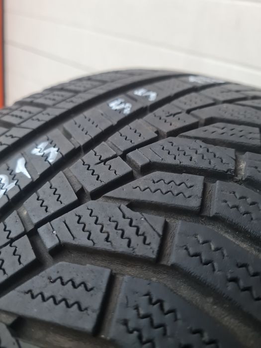 Зимни гуми 2 броя HANKOOK Winter Icept Evo2 215 55 R17 дот 3119