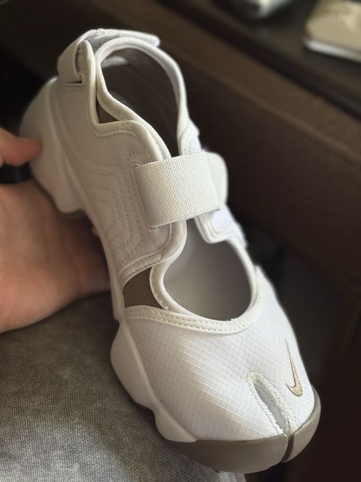 Таби кроссовки nike air rift белые