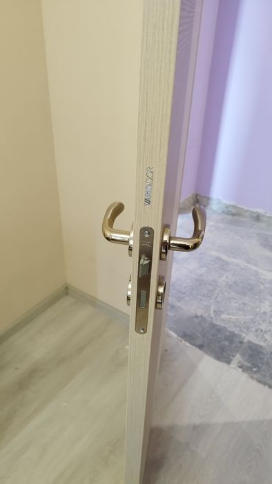 Интериорни врати и входна блиндирана врата