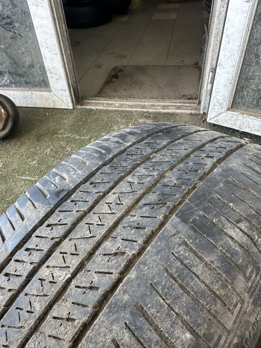Vând set de 4 anvelope premium Bridgestone, dimensiunea 235/55 R18.