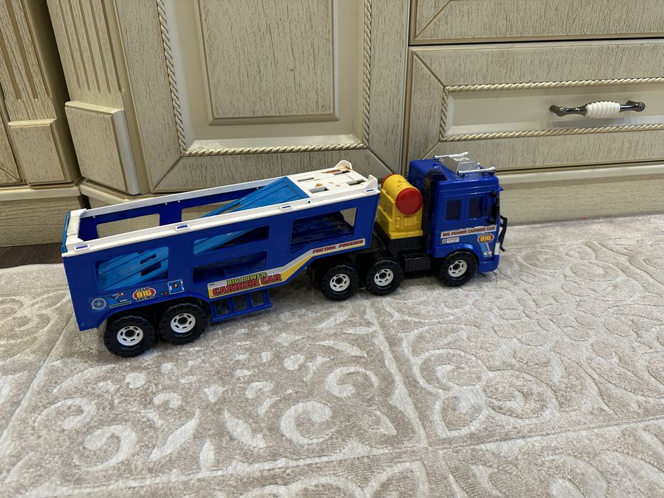 Трейлер машина