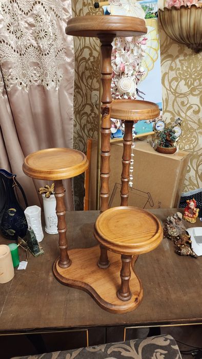 Подставка для цветов из дерева